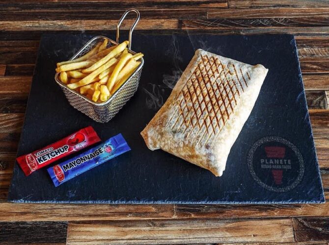 Restaurant Planète Kebab Naan Tacos à Orange, France