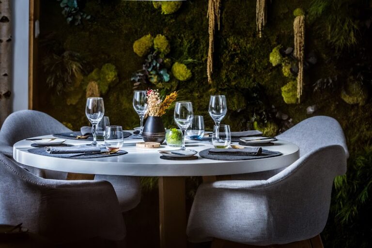 Restaurant Esens’ALL Paris 17 à Paris, France