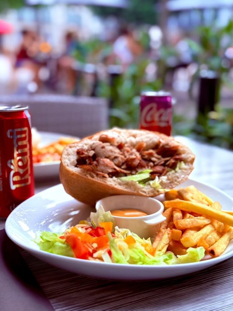 Restaurant ROANNE MOZAIK FOOD KEBAB TACOS BURGER à Roanne, France