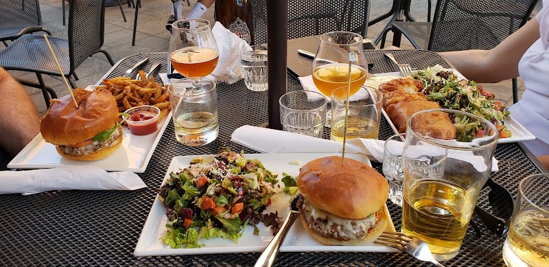 Restaurant Tide & Boar Gastropub à Moncton, Canada — photo 2