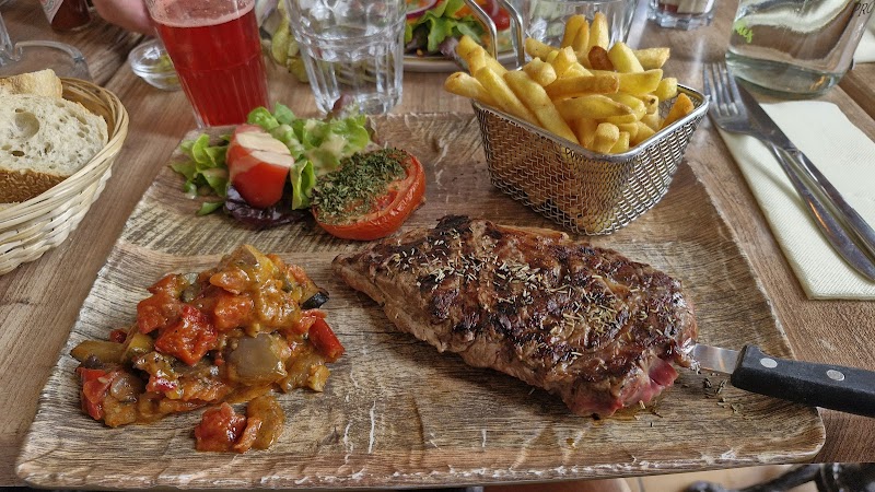 Restaurant Toute une Epoque à Saint-Rémy-de-Provence, France — photo 3
