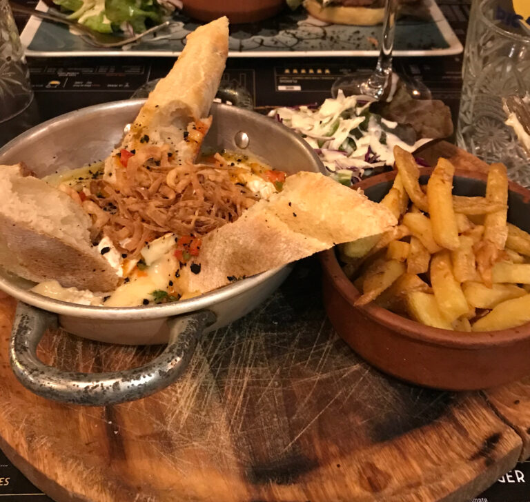 Camembert roti burger uno mas – Uno Mas – France – Saint-Cyprien Camembert roti burger uno mas – Uno Mas – France – Saint-Cyprien