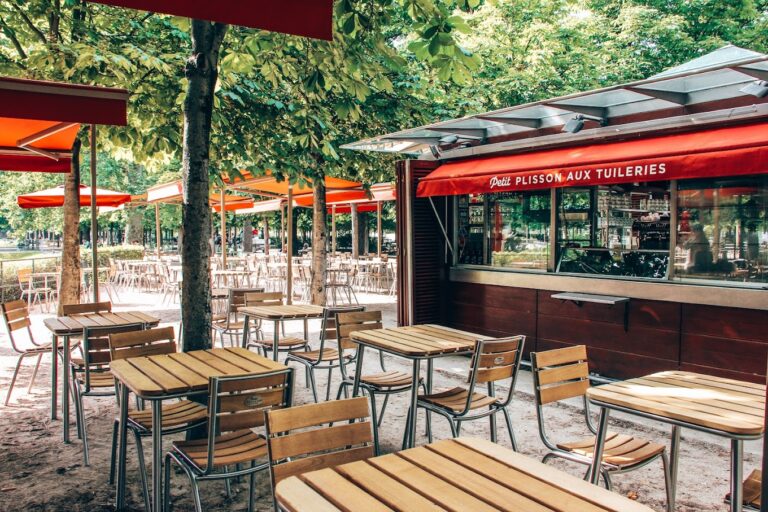 Restaurant Petit Plisson à Paris, France