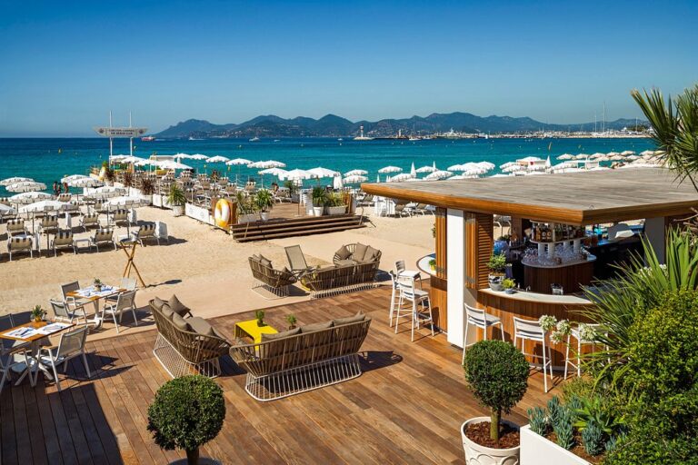 Restaurant Carlton Beach Club à Cannes, France — photo 1