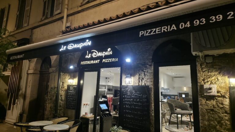 Restaurant Le Dauphin à Cannes, France