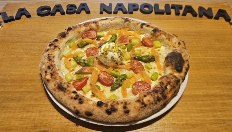 Restaurant Pizzeria La Casa Napolitana à Saint-Médard-de-Guizières, France