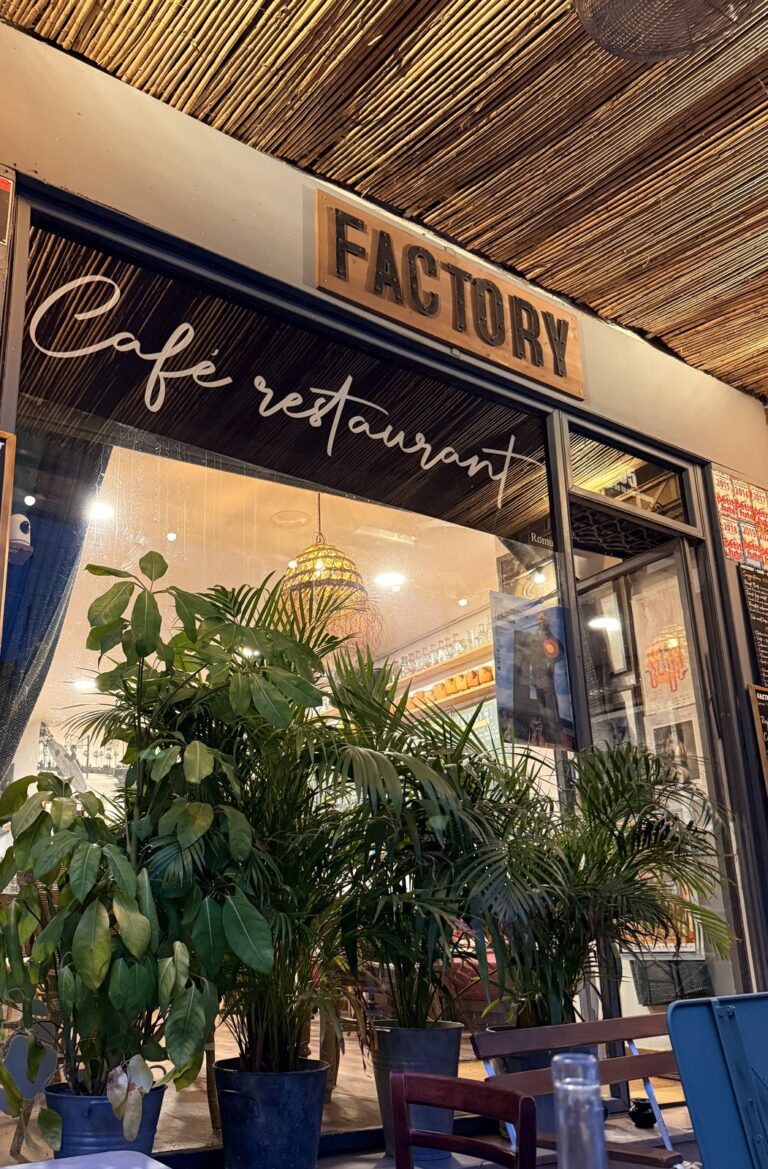 Restaurant Café Factory République à Arles, France