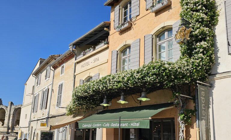 Restaurant Arles – Le Comptoir du Calendal – La Table du Calendal – Garden Café à Arles, France