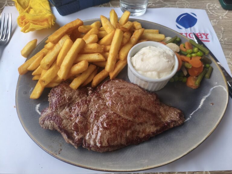 RESTAURANT AU BERCAIL * OUVERT À L’ANNÉE *