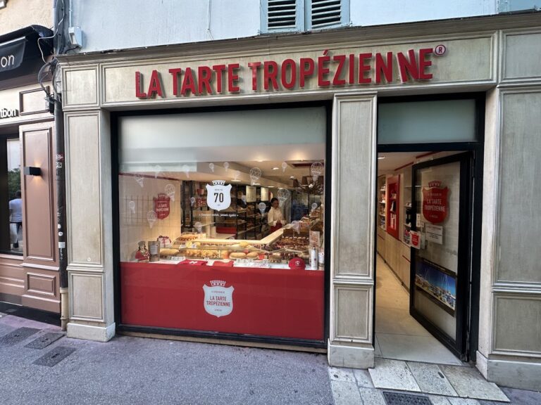 Restaurant La Tarte Tropézienne Pâtisserie Viennoiserie Sandwicherie Pain à Saint-Tropez, France
