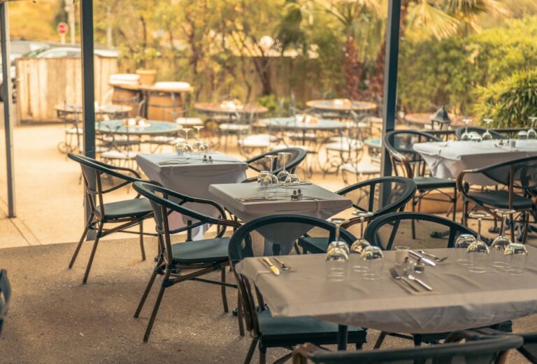 Palm House – Restaurant & Lounge