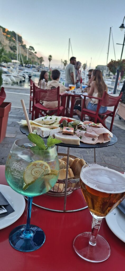 Restaurant Monsieur Brun à Cassis, France — photo 2