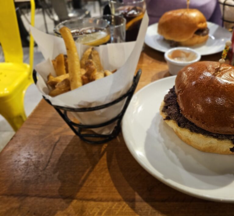 Restaurant Burger Bar – La Maison du HanDBurger à Aix-en-Provence, France