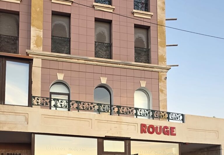 Restaurant Rouge à Marseille, France