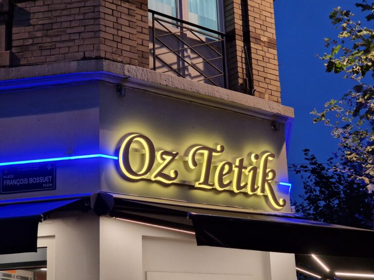 Restaurant Snack Öz Tetik à Bruxelles, Belgique — photo 1